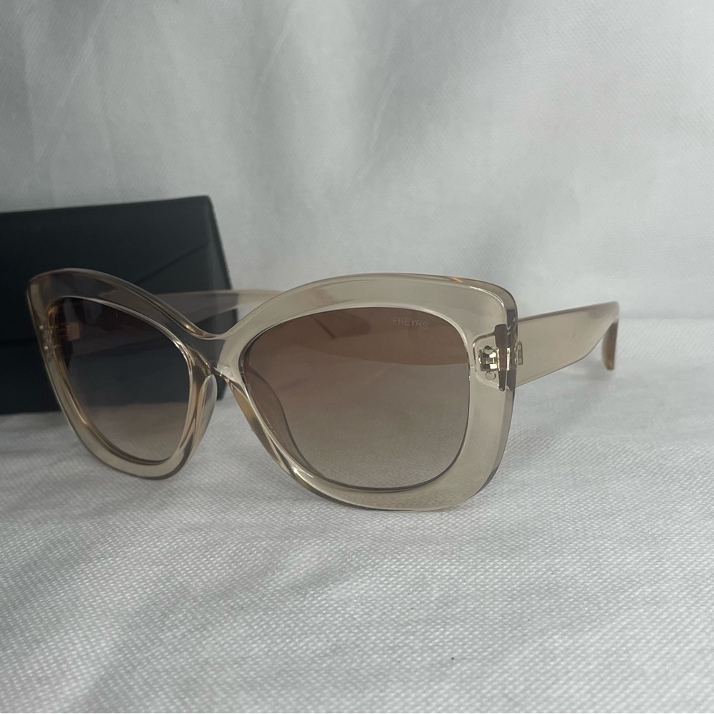 FREYRS Designer Cat Eye Sunglasses Jackie O Champagne Frame Brown Gradient Lens
